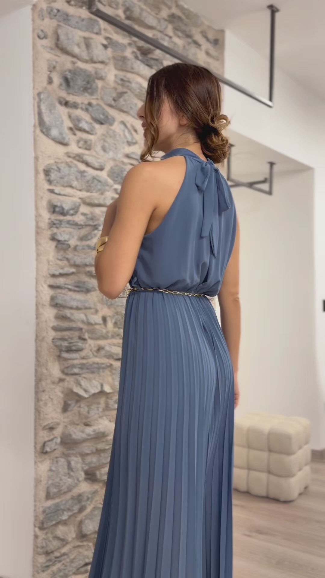 Carica il video: 
